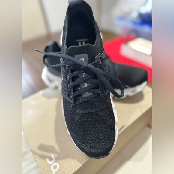 ON Cloudswift 3 women’s size 7. Color Black. Worn only once in great condition. - Picture 10 of 11